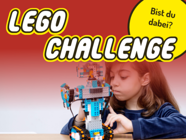 Kind baut einen LEGO Roboter