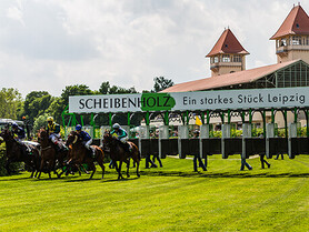 auf der Pferderennbahn Scheibenholz mit Pferdeställen
